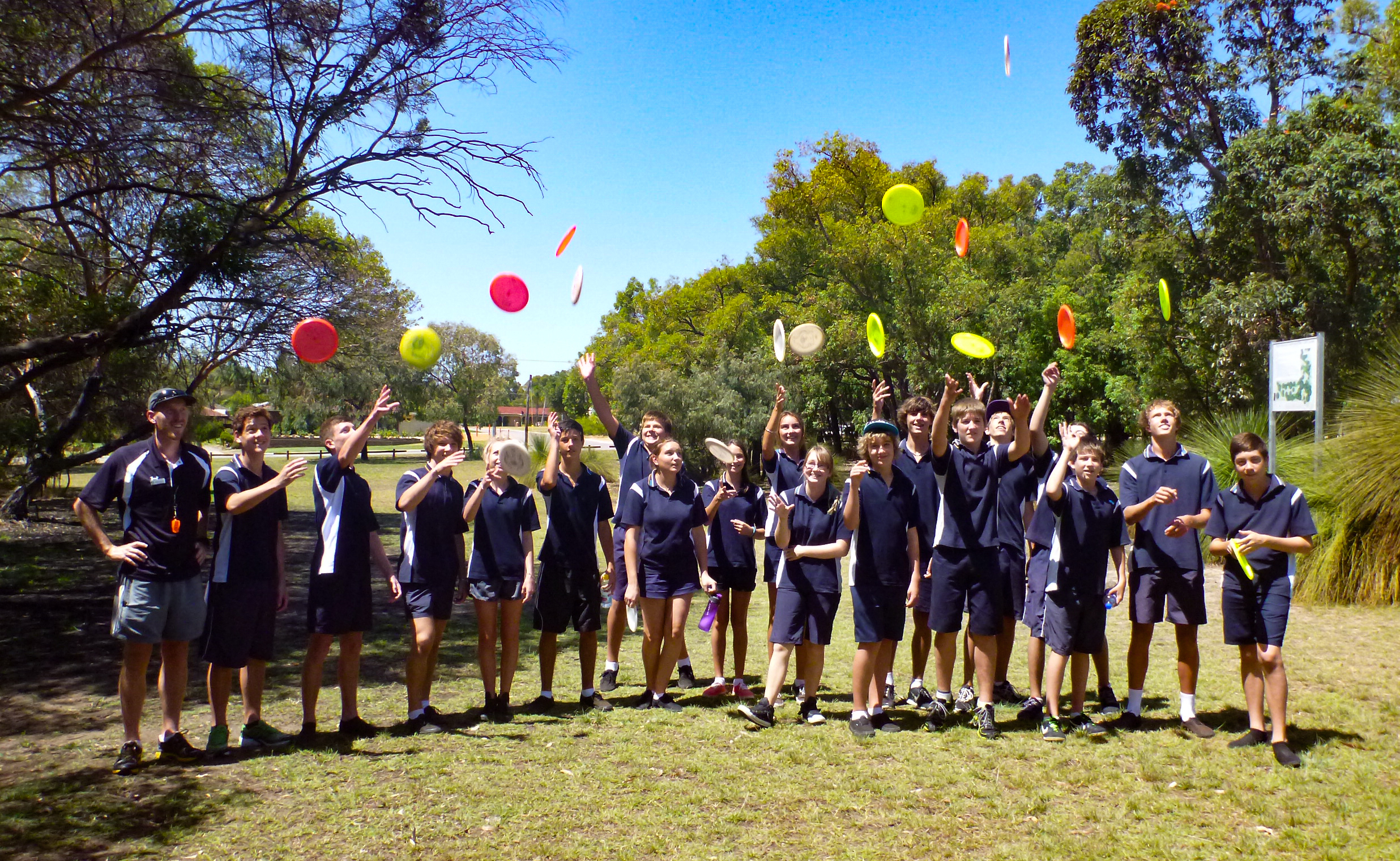 A local school group tries out disc golf